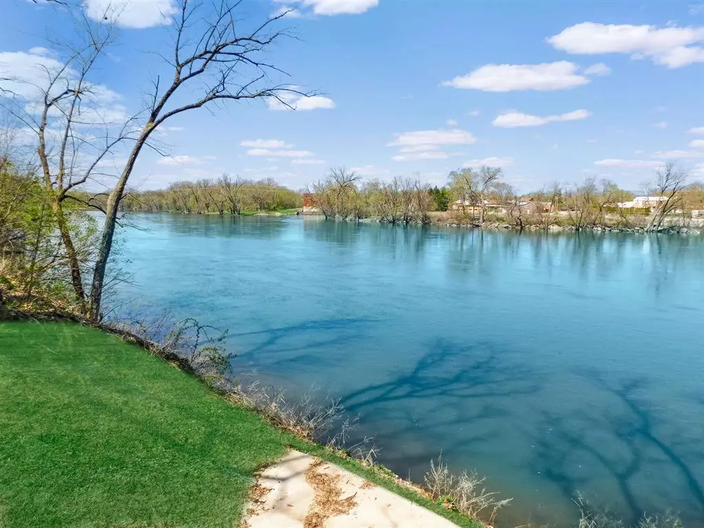 Rockton, IL 61072,226 S Blackhawk BLVD