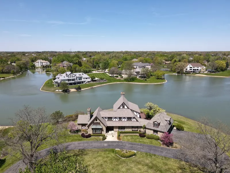 10 Shoreside DR, South Barrington, IL 60010