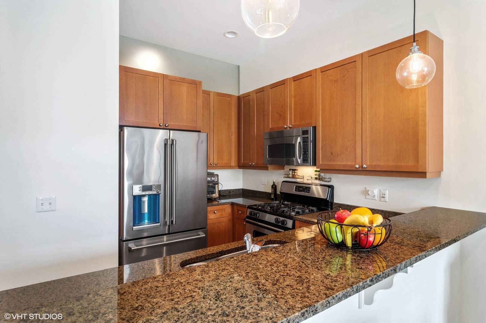 Chicago, IL 60610,101 W SUPERIOR ST #903