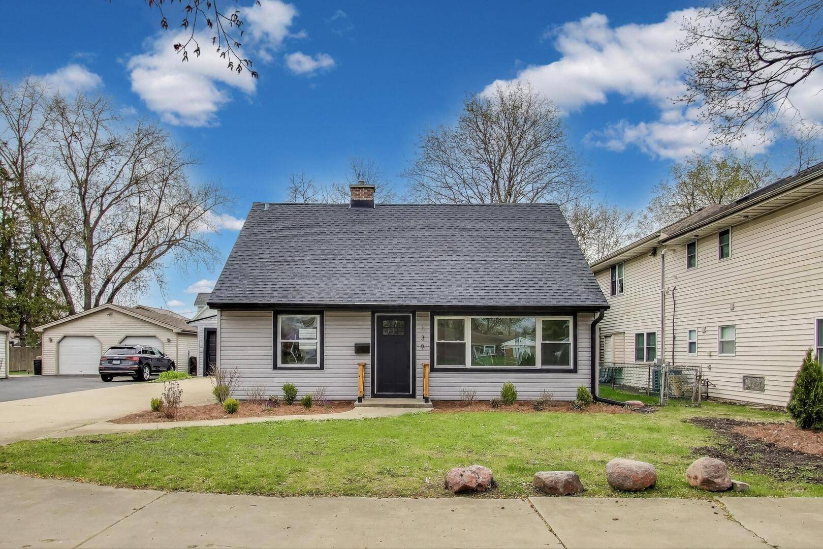 139 S Quentin RD, Palatine, IL 60067