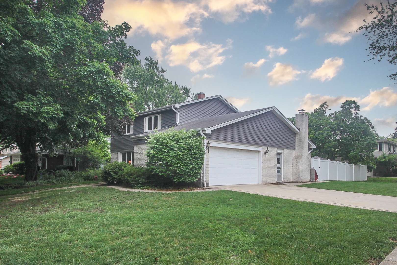Libertyville, IL 60048,1119 Regency LN