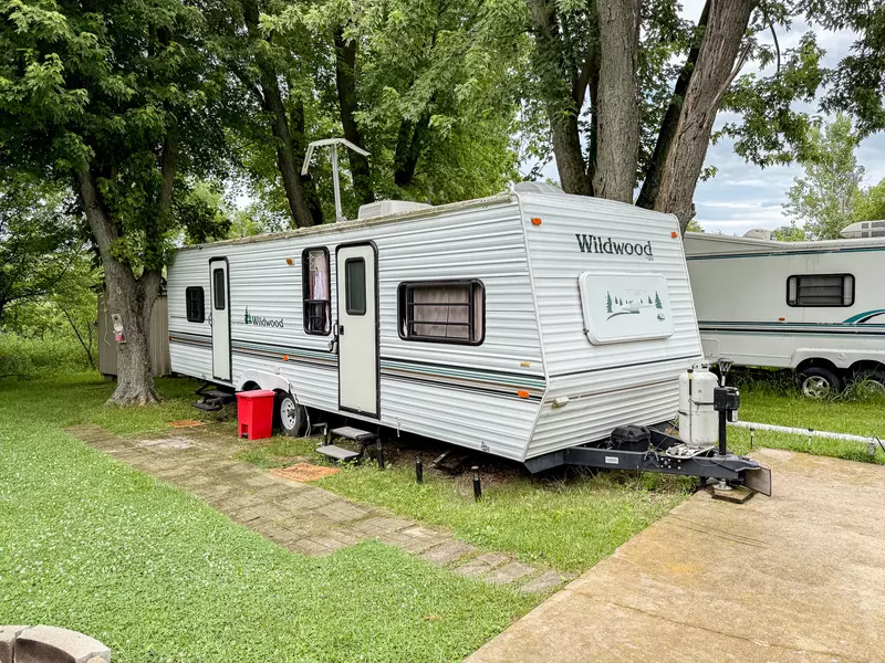 20/5 Woodhaven, Sublette, IL 61367