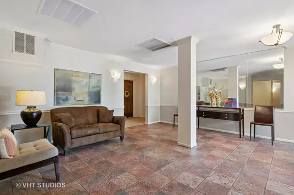 Evanston, IL 60201,1503 Oak AVE #312