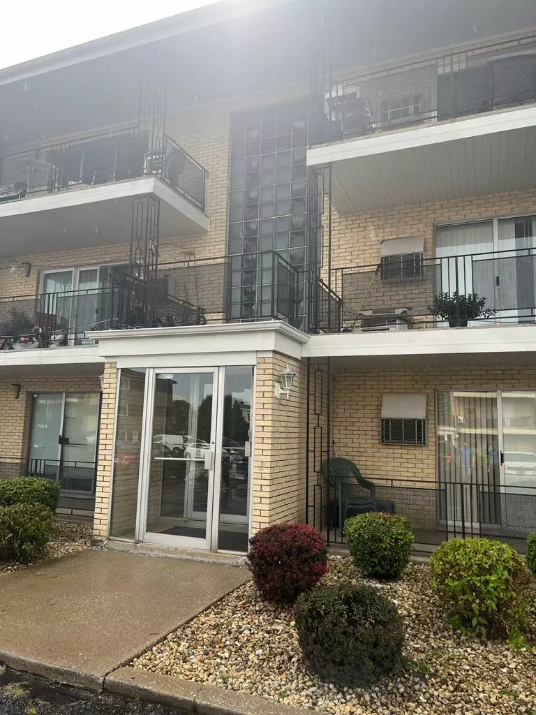 Hickory Hills, IL 60457,9407 S ROBERTS RD #1SW