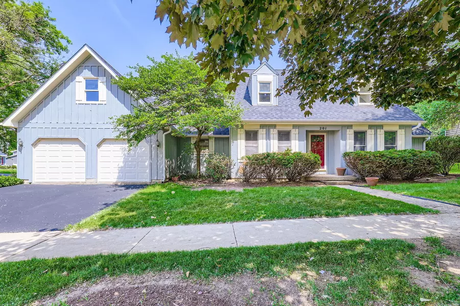 201 S Wulff ST, Cary, IL 60013