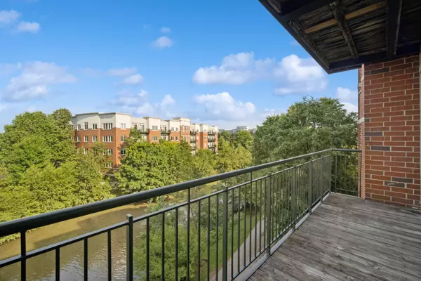 Buffalo Grove, IL 60089,820 Weidner RD #405