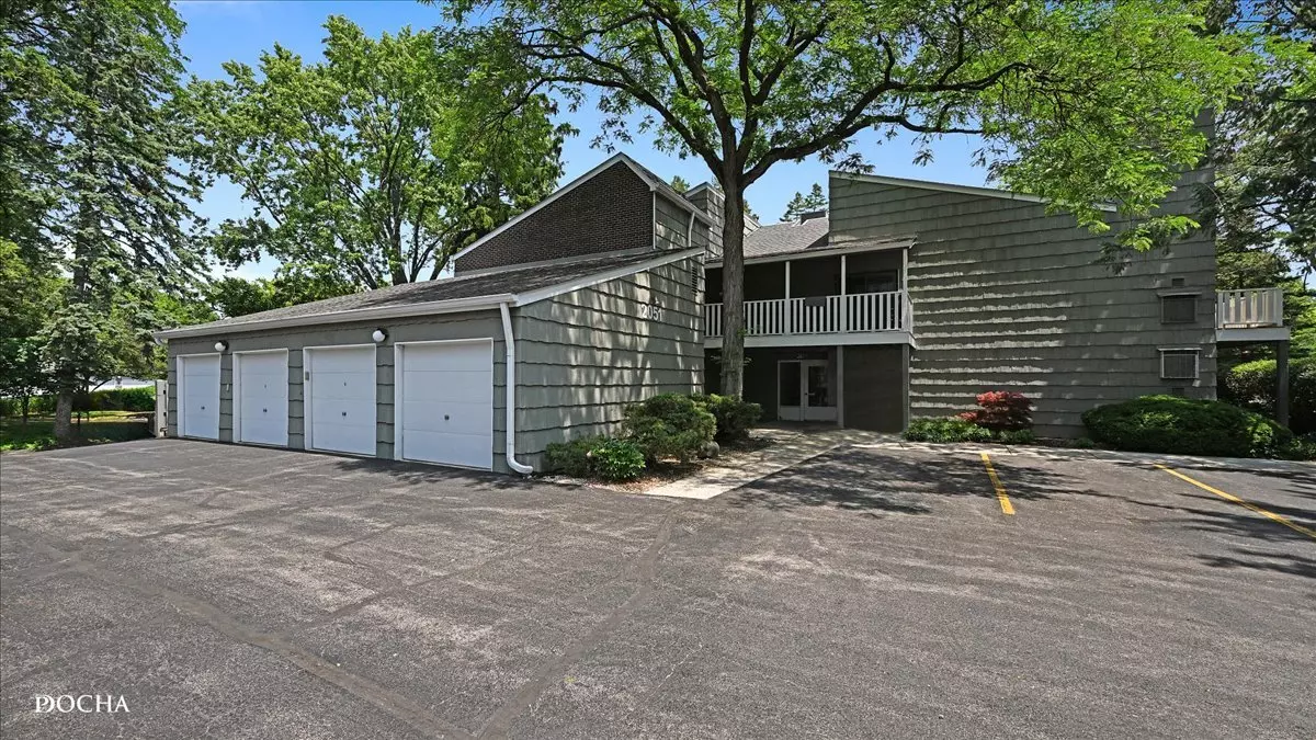 Wheaton, IL 60189,2051 Creekside DR #2-3