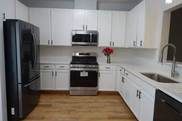 Wheeling, IL 60090,1653 Geneva DR