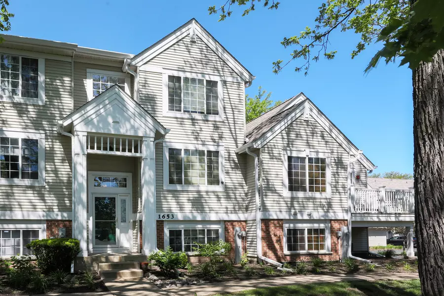 1653 Geneva DR, Wheeling, IL 60090