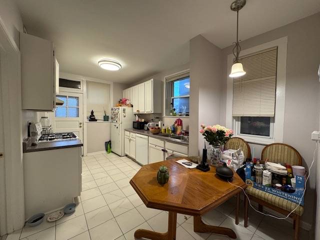 Chicago, IL 60618,2344 W Barry AVE #1