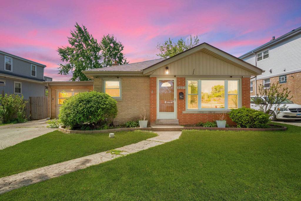 8601 44th ST, Lyons, IL 60534