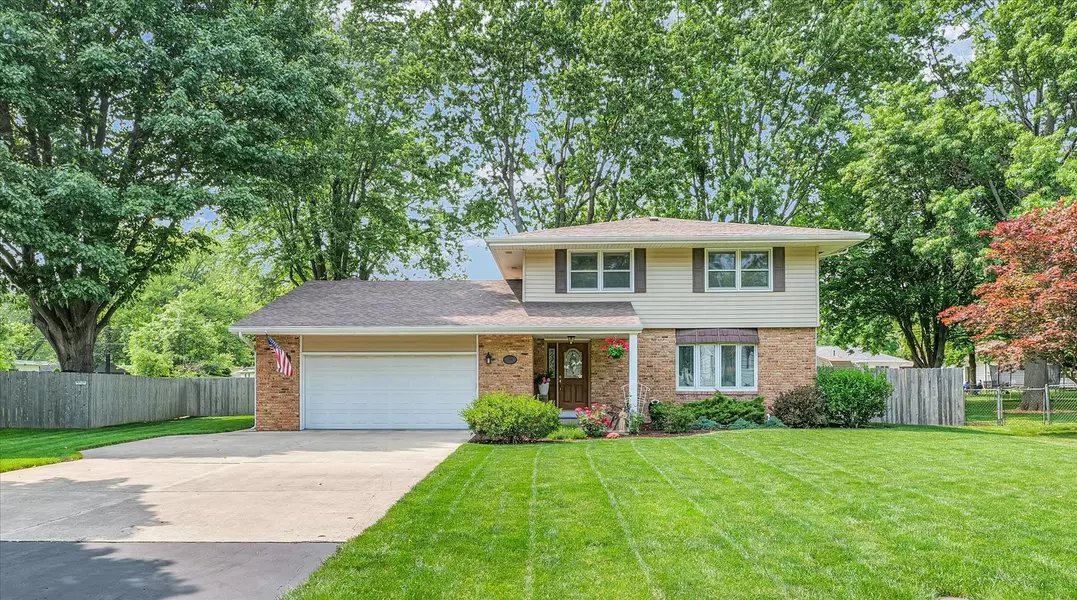 20 Park DR, Villa Grove, IL 61956