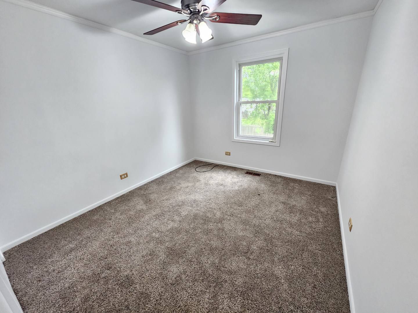 Lindenhurst, IL 60046,571 White Birch RD