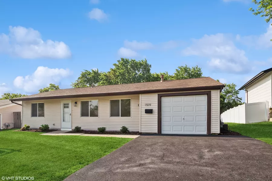 1519 Turner LN, Hanover Park, IL 60133