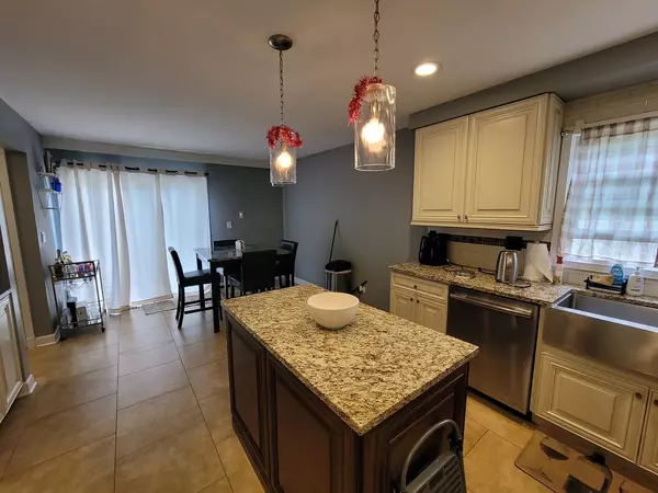Wheeling, IL 60090,310 Partridge LN