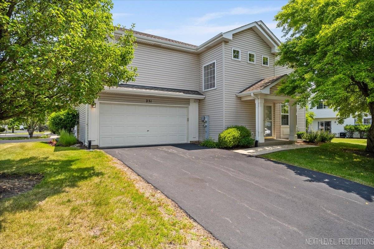 251 Abington LN, North Aurora, IL 60542