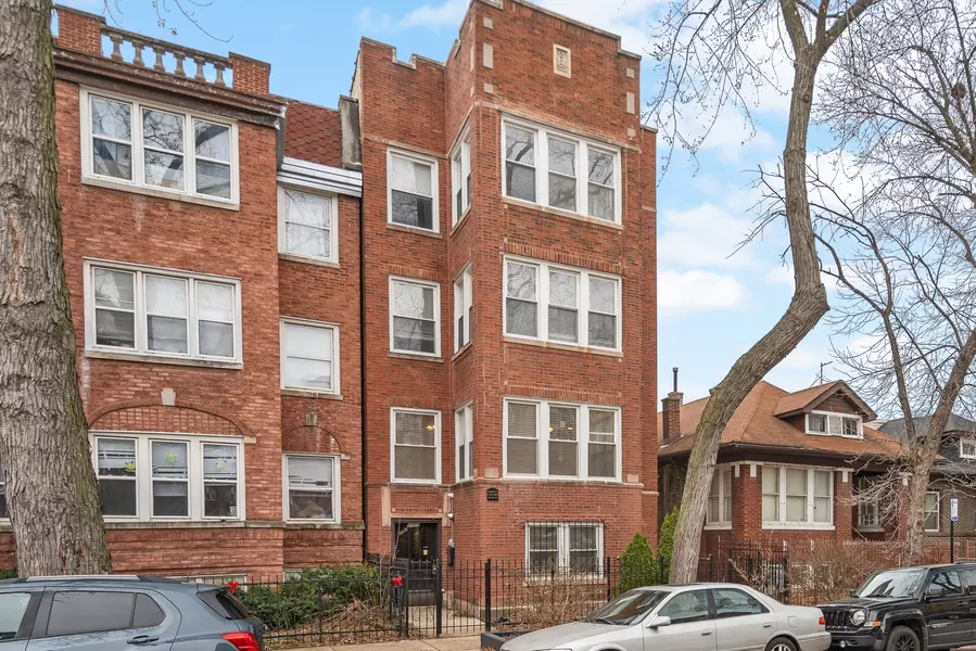 4906 N Whipple ST, Chicago, IL 60625