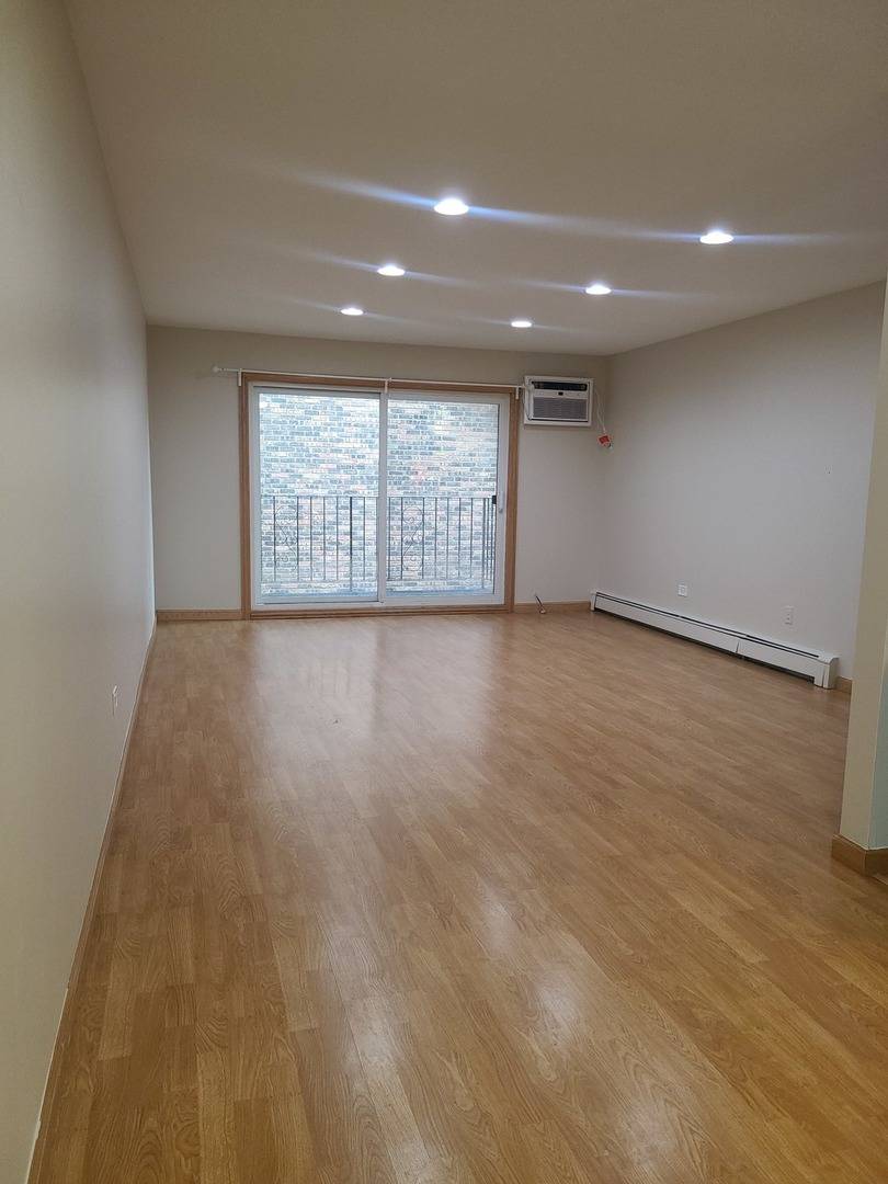 Des Plaines, IL 60016,8936 N Parkside AVE #305