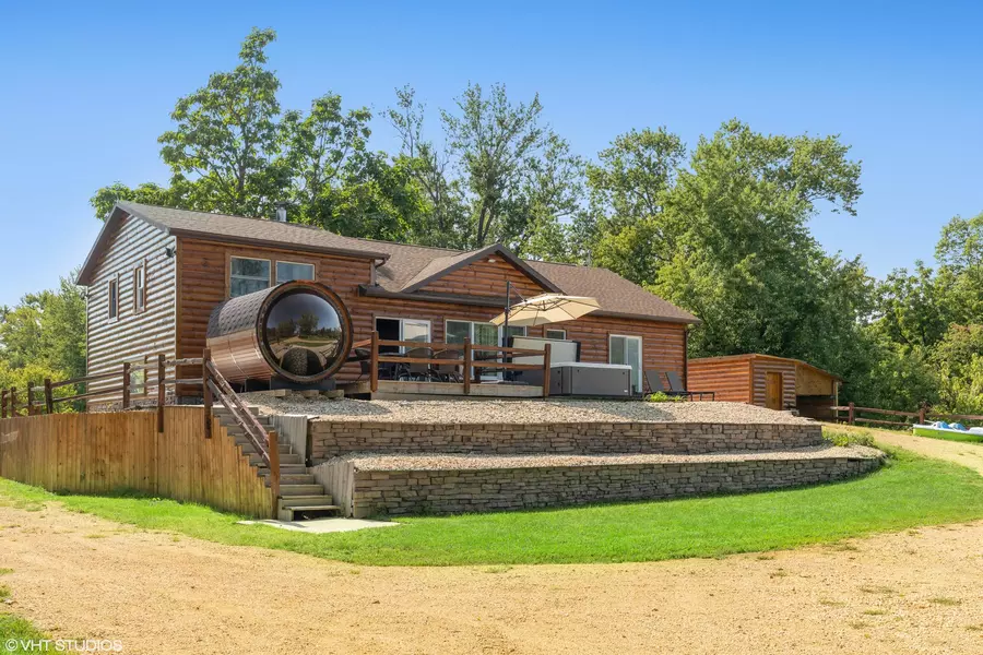 8081 S IL RTE 2 RD, Dixon, IL 61021