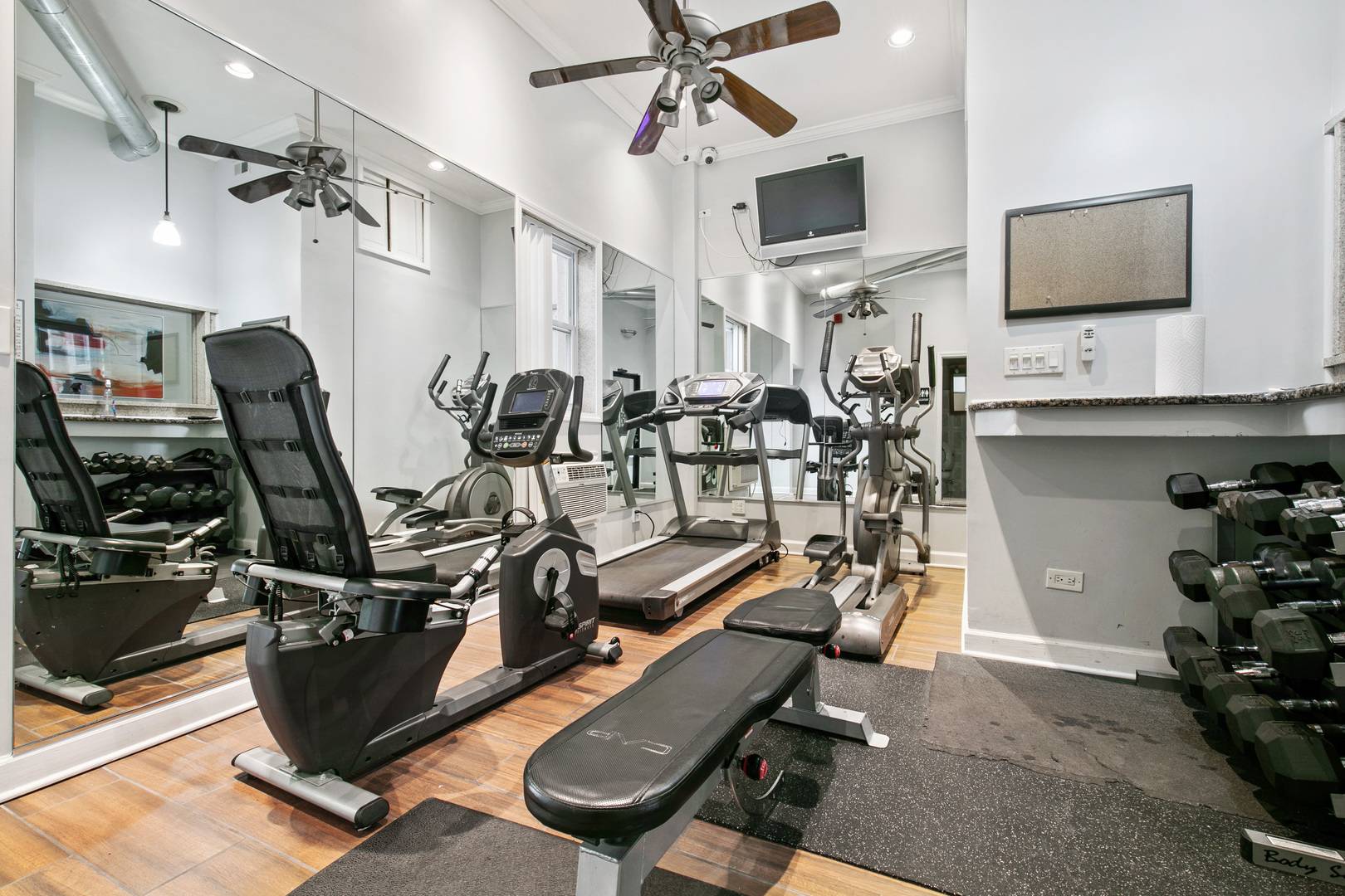 Chicago, IL 60640,4520 N CLARENDON AVE #907