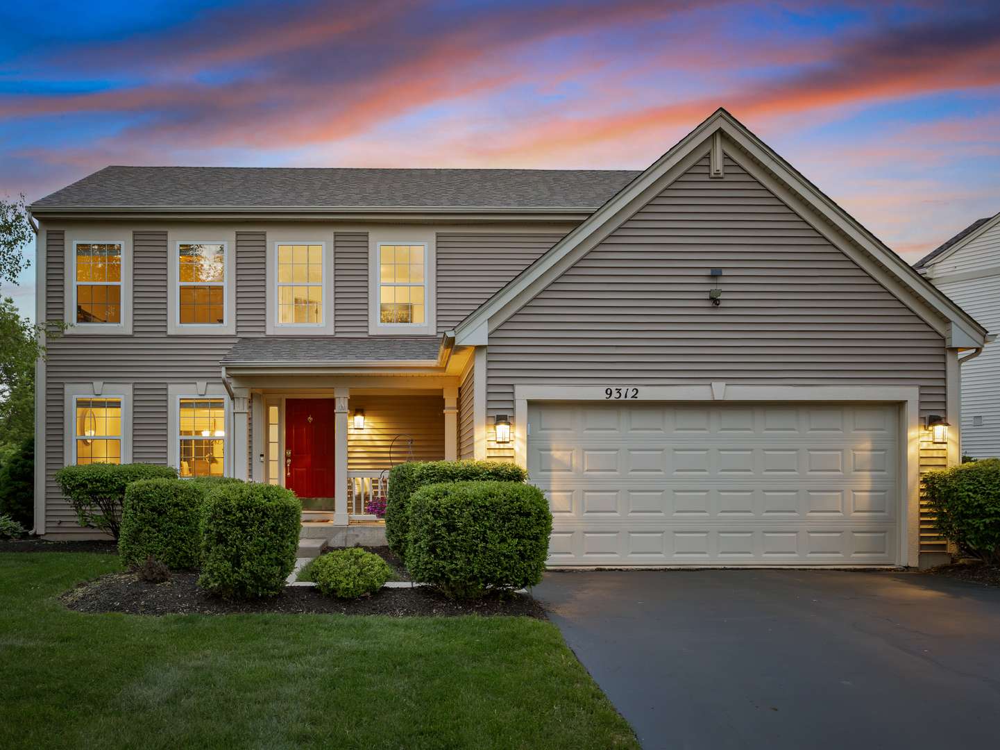 9312 Bristol LN, Huntley, IL 60142