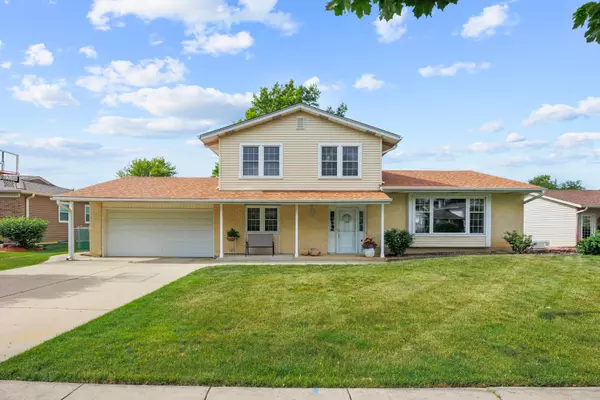1558 Oregon TRL, Elk Grove Village, IL 60007