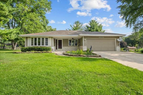 38W292 Bernice DR, St. Charles, IL 60175