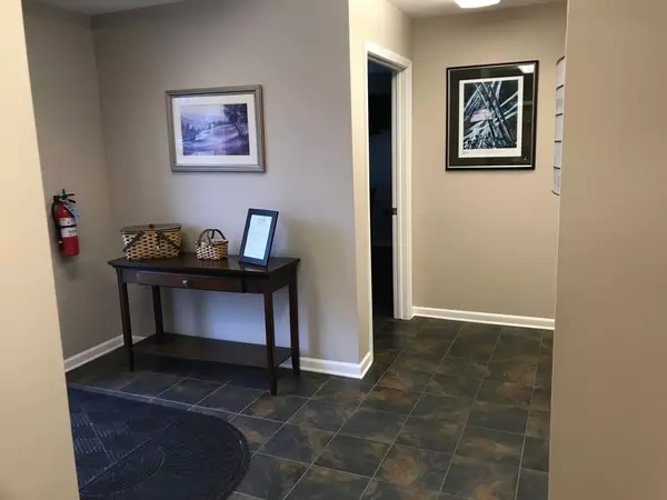West Dundee, IL 60118,511 Eichler DR #203-204