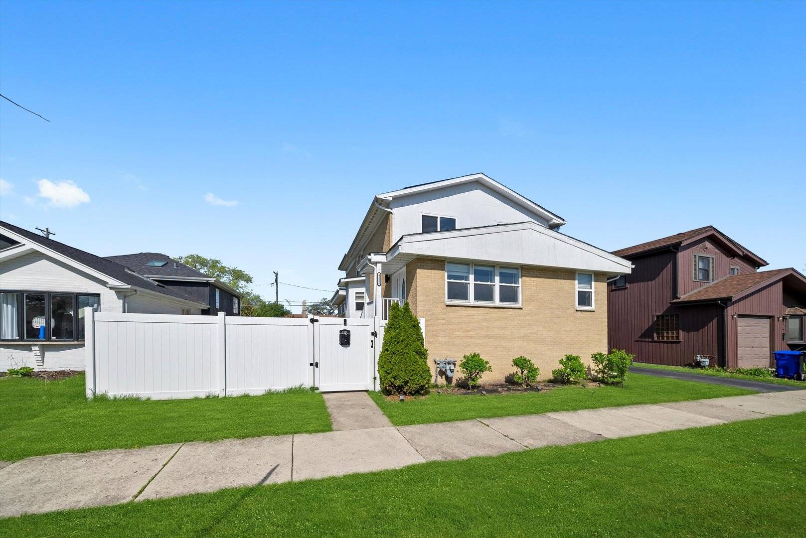 Lyons, IL 60534,4322 Amelia AVE