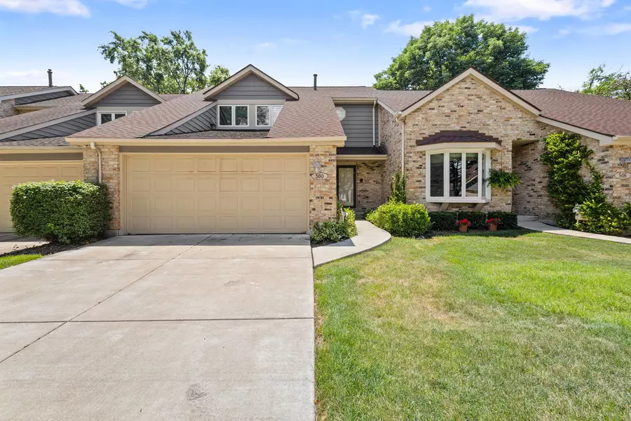 500 W Evergreen ST, Wheaton, IL 60187