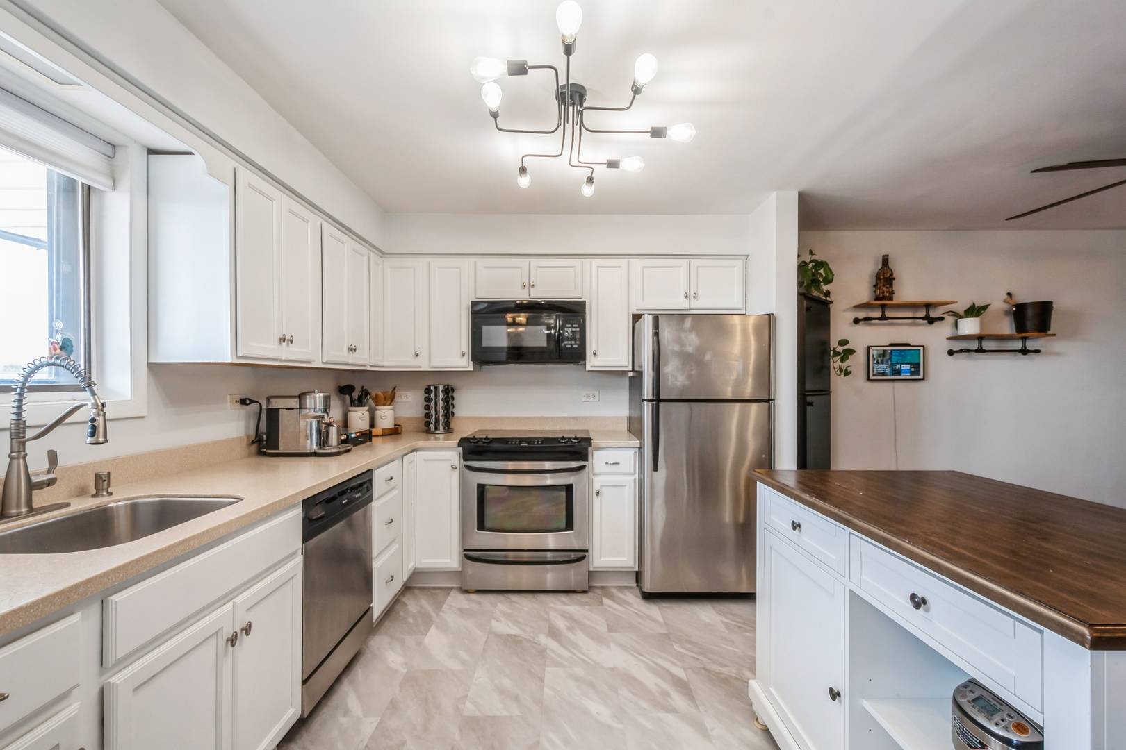 Chicago, IL 60631,6221 N Niagara AVE #507