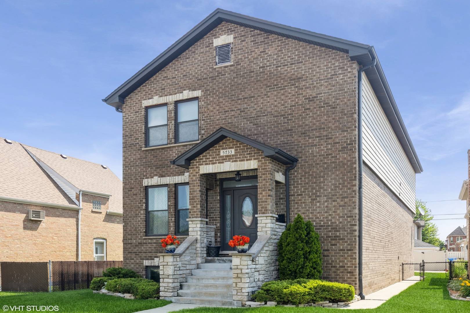 5733 S Neenah AVE, Chicago, IL 60638