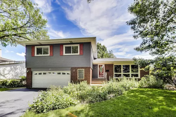 207 W Orchard PL, Mount Prospect, IL 60056