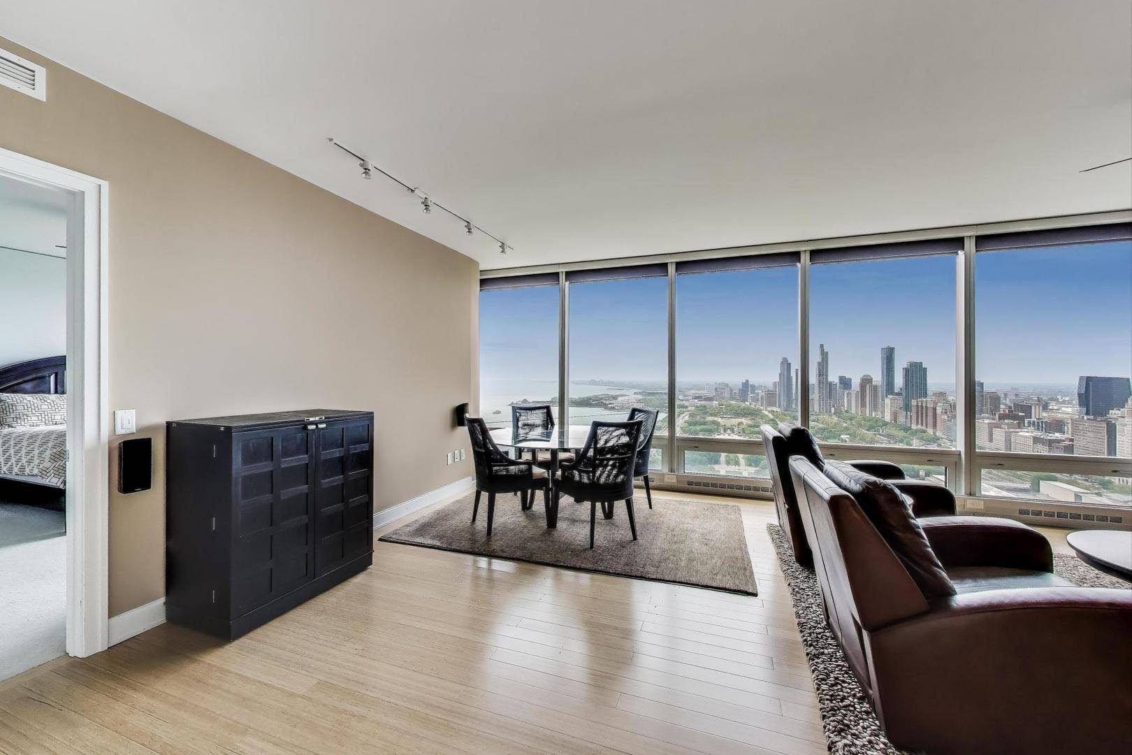 Chicago, IL 60601,340 E Randolph ST #4105