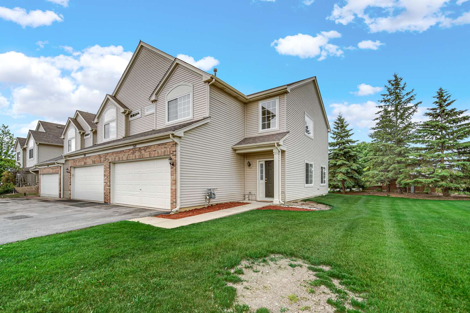 Hainesville, IL 60030,348 PATRIOT DR N