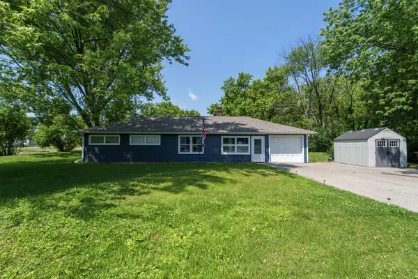 2007 Edgewood DR, Woodstock, IL 60098