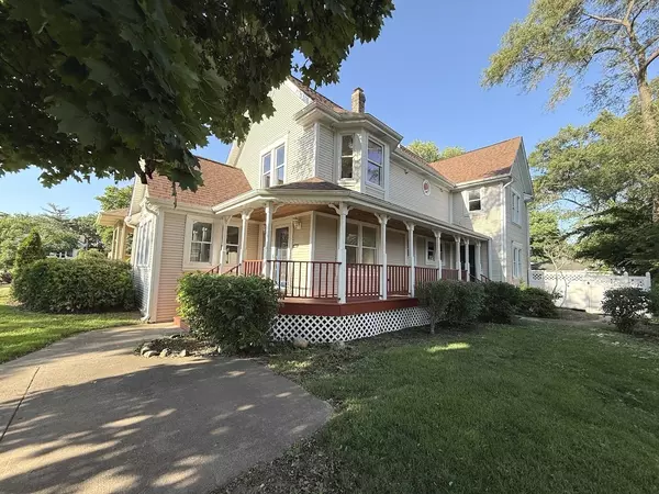 261 N Evergreen AVE, Elmhurst, IL 60126