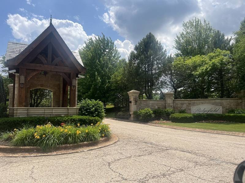 18N647 Ridgefield BLVD, Huntley, IL 60142