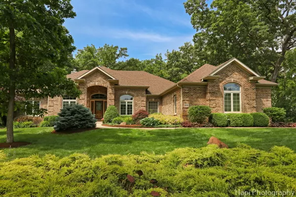 9516 Thousand Oaks DR, Spring Grove, IL 60081