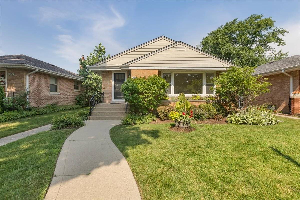 7418 Kildare AVE, Skokie, IL 60076