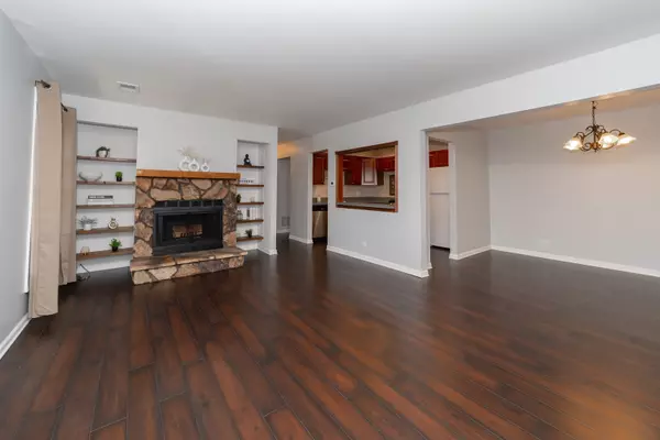 Hoffman Estates, IL 60195,1700 Fayette Walk #E