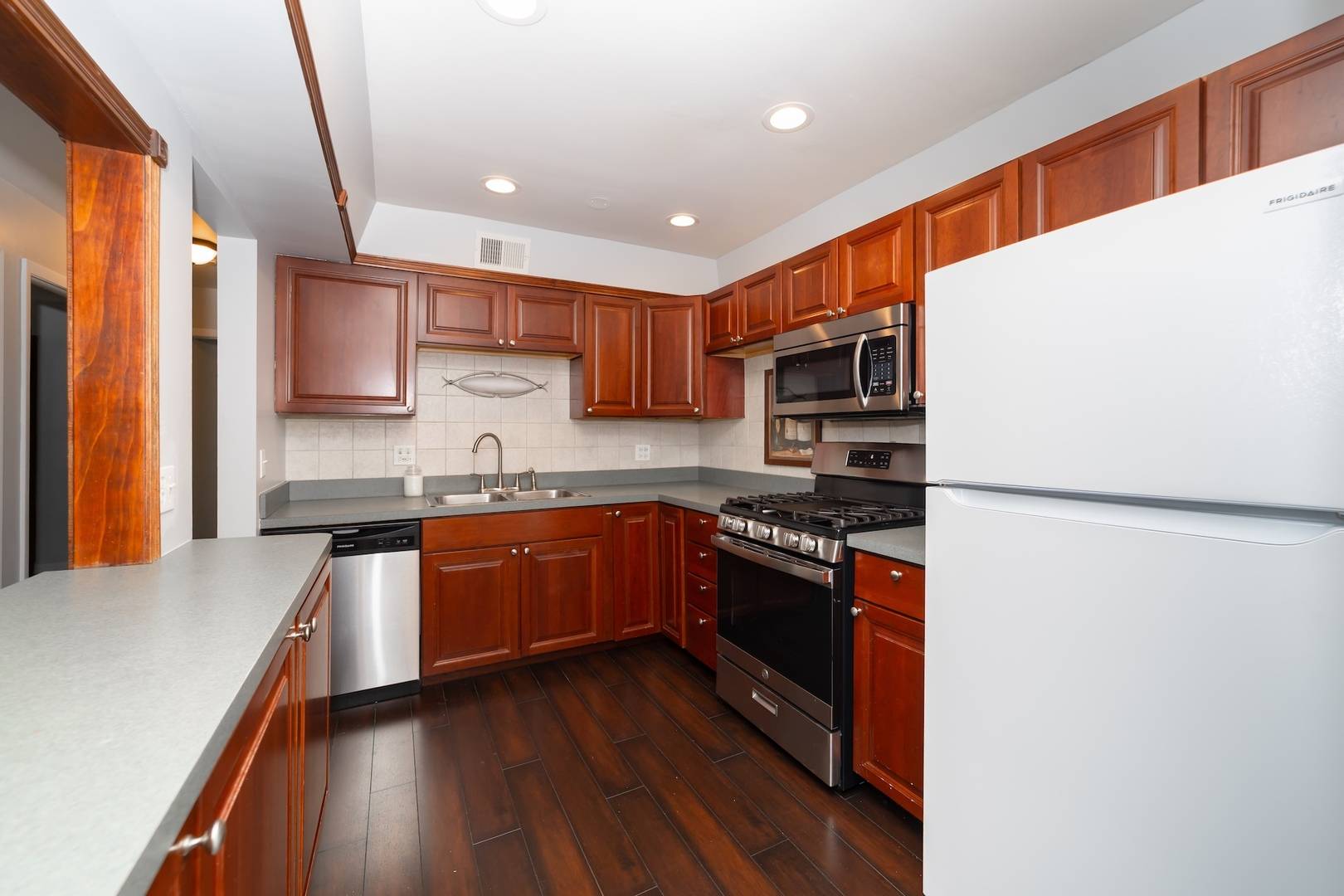 Hoffman Estates, IL 60195,1700 Fayette Walk #E