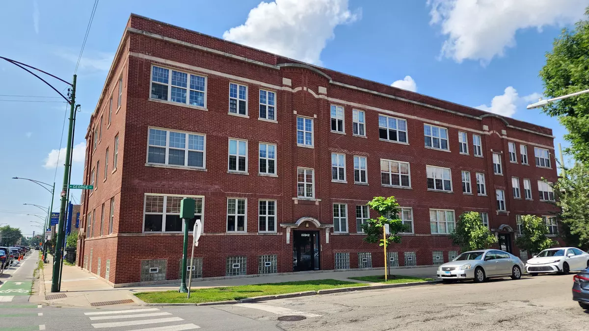 Chicago, IL 60618,3205 W GEORGE ST #2