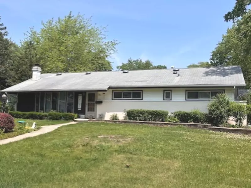 35 Douglas CT, Hoffman Estates, IL 60169