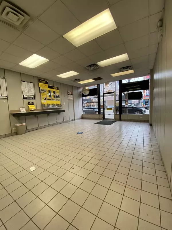 Chicago, IL 60622,2745 W Division ST