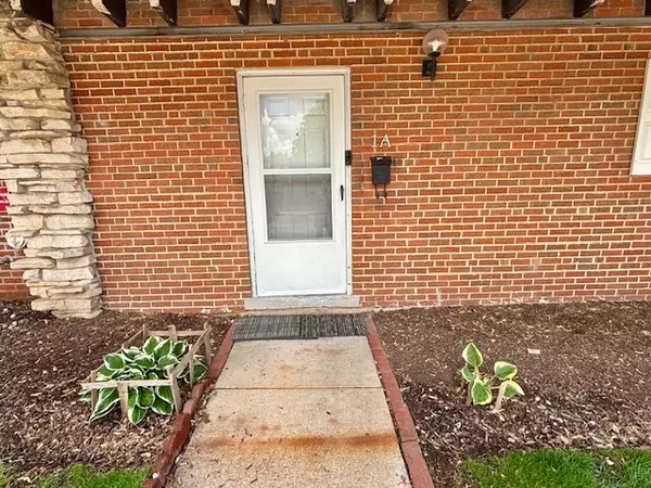 1915 Whitechapel DR #1A, Mount Prospect, IL 60056