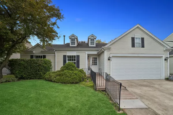 52 Mckinley LN, Streamwood, IL 60107