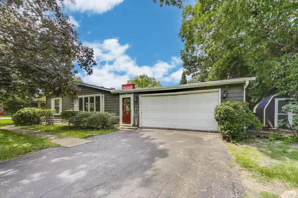 Mount Prospect, IL 60056,708 S Edgewood LN