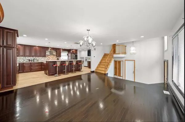 Mount Prospect, IL 60056,912 N Sumac LN