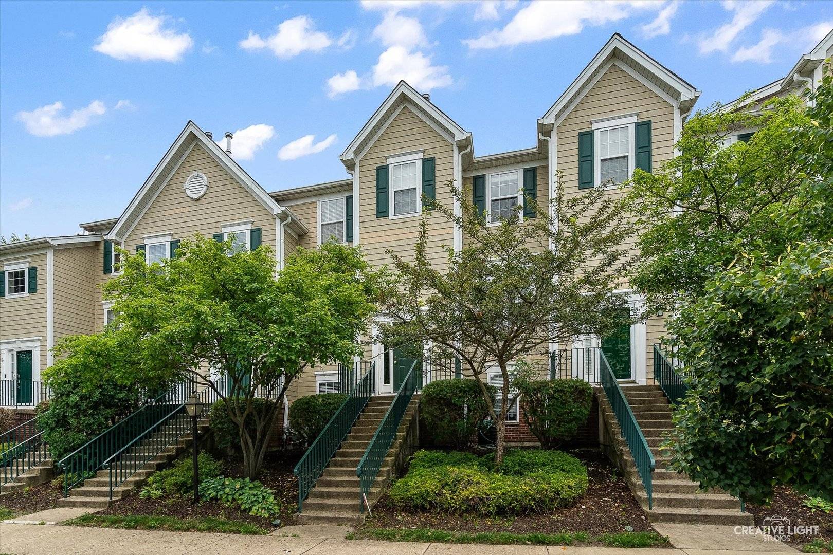 2426 Courtyard CIR #3, Aurora, IL 60506